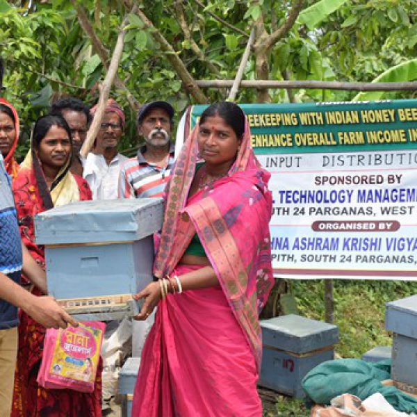 distribution_of_beehives_under_atma_programme